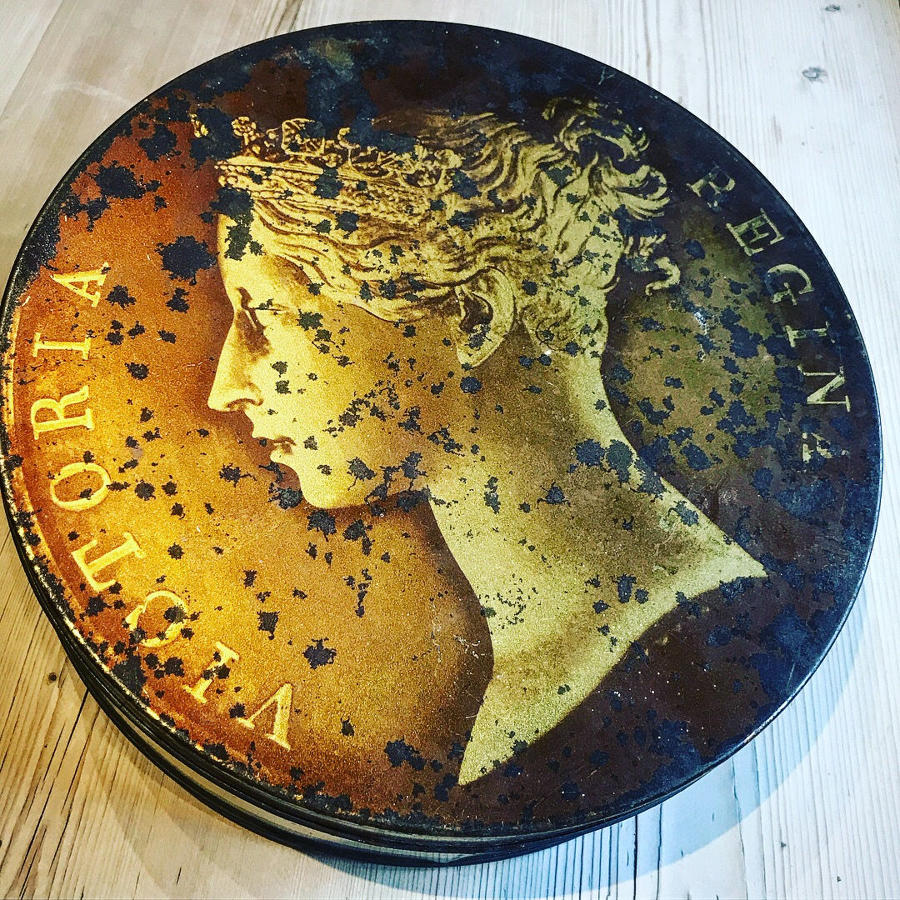 QUEEN VICTORIA MEDAL TIN