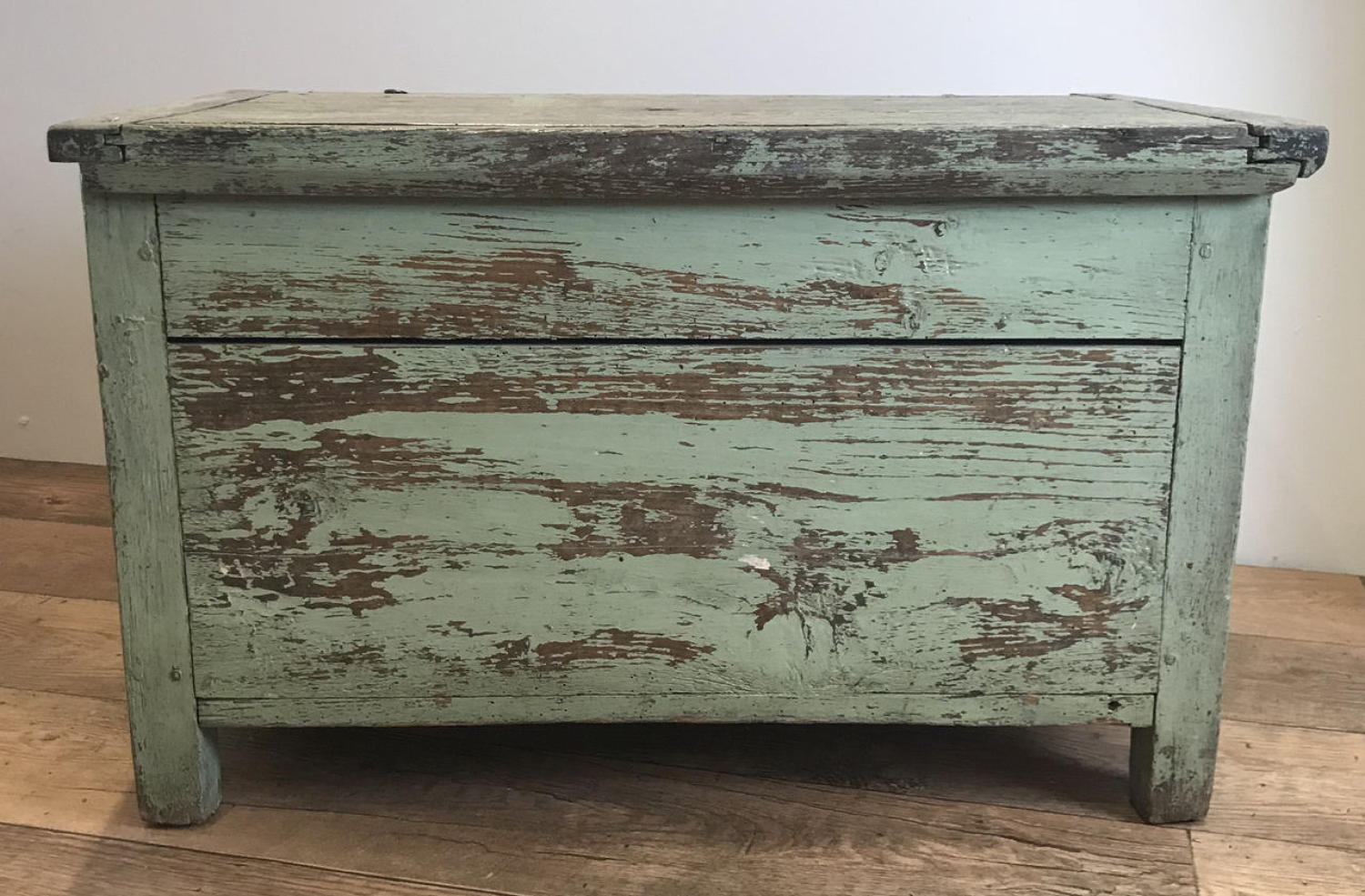 19TH CENTURY PAINTED TRUNK