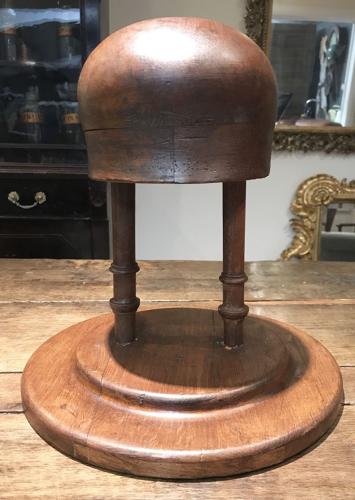 19TH CENTURY MILLINERS HAT FORM