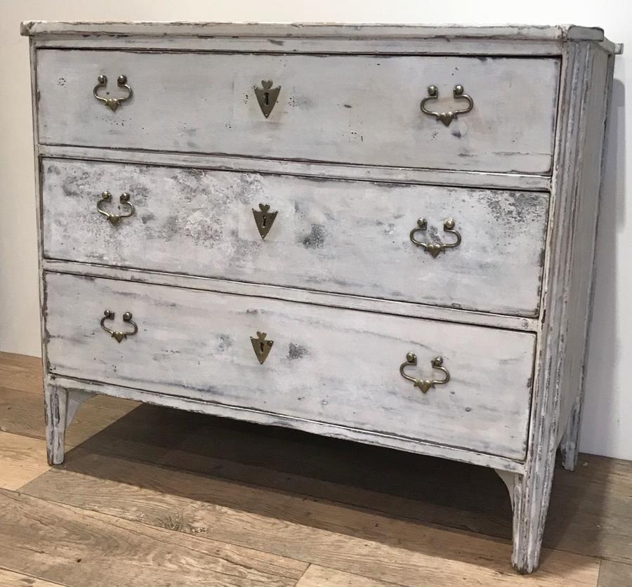 18TH CENTURY GUSTAVIAN CHEST OF DRAWERS