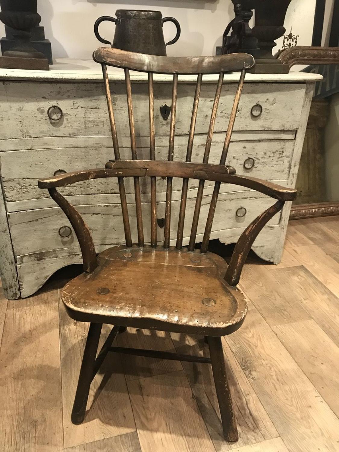 18TH CENTURY PRIMITIVE COMB BACK WINDSOR CHAIR