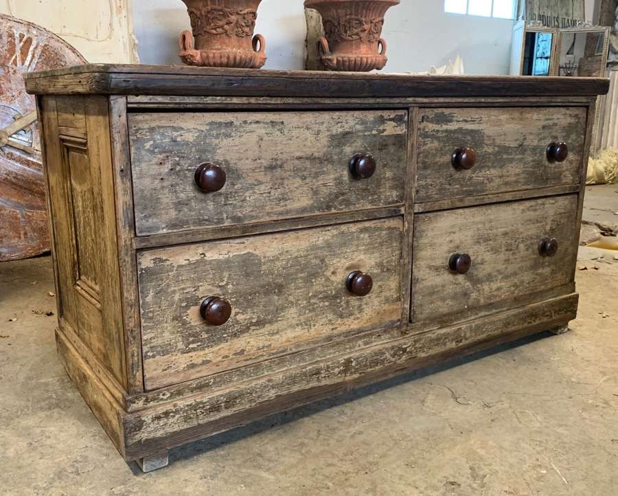 ENGLISH COUNTRY HOUSE DRAWERS