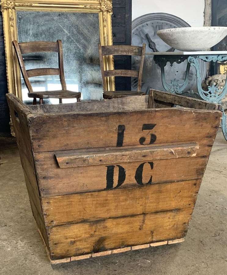 VINTAGE FRENCH GRAPE HARVESTING CRATE