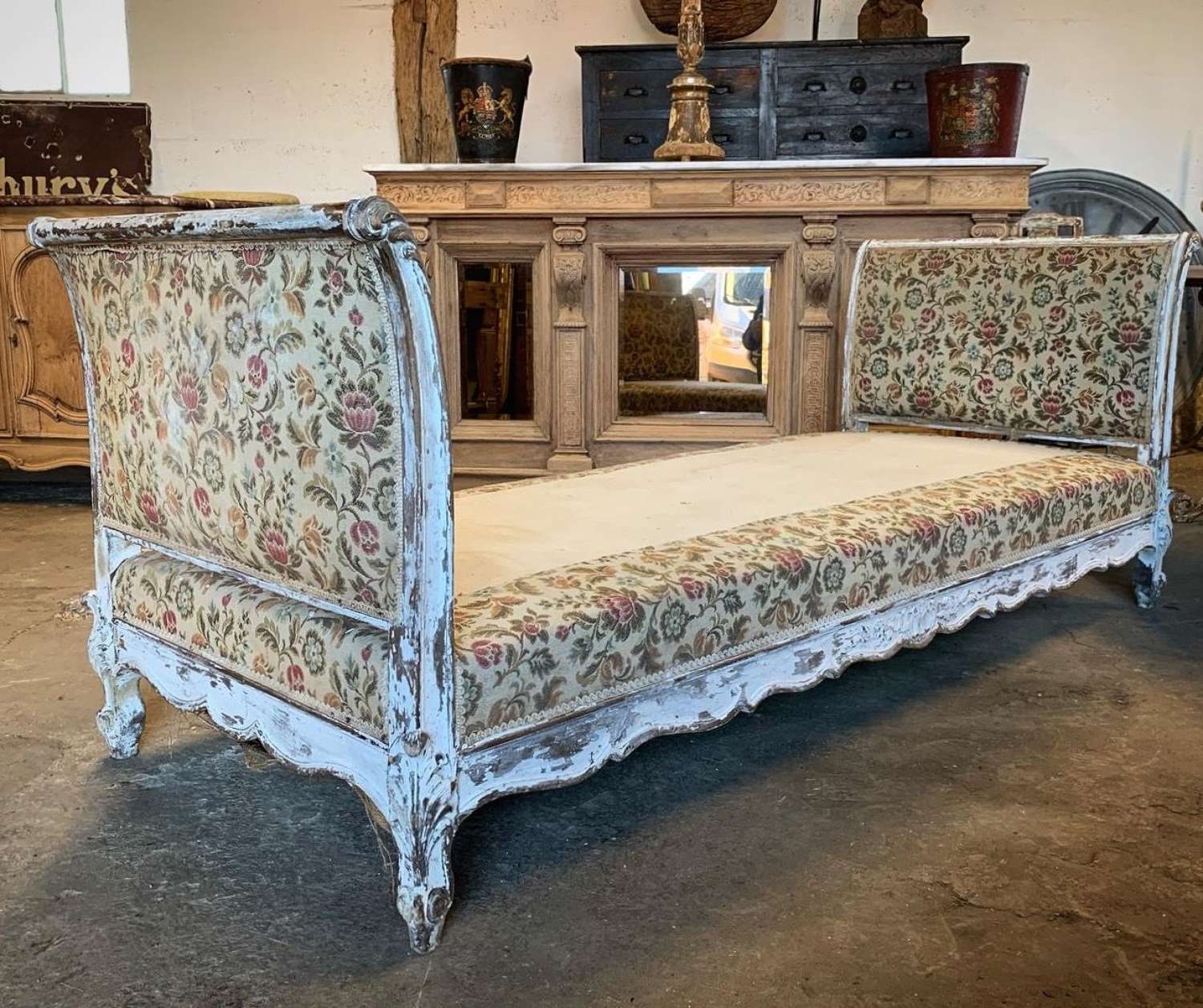 FRENCH LOUIS XV DAYBED
