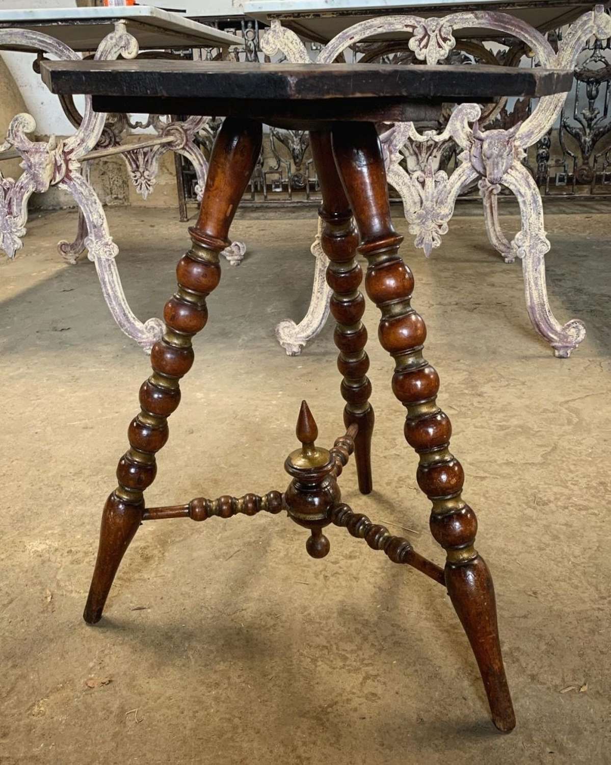 19TH CENTURY WALNUT GIPSY TABLE