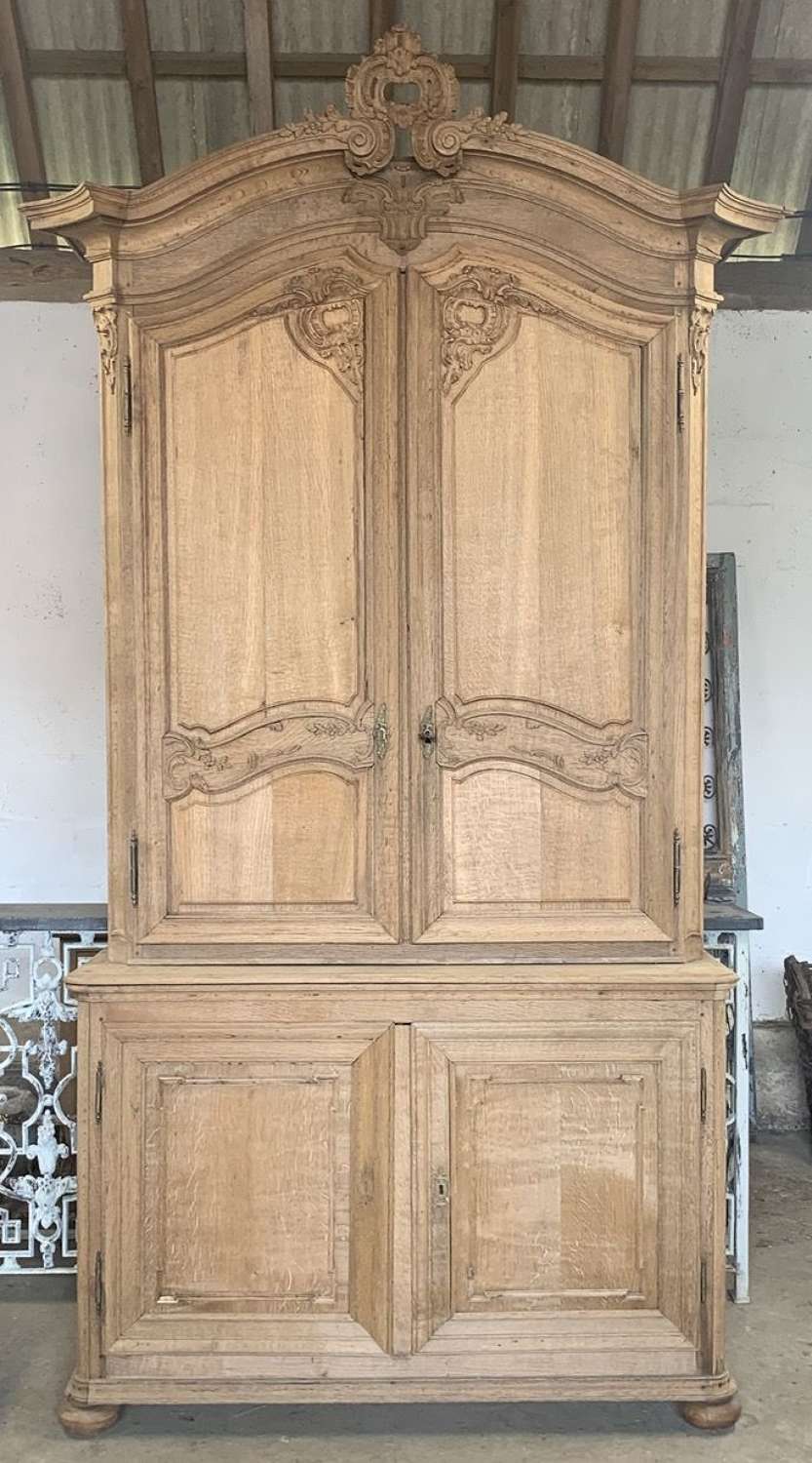 18TH CENTURY FRENCH WASHED OAK CUPBOARD