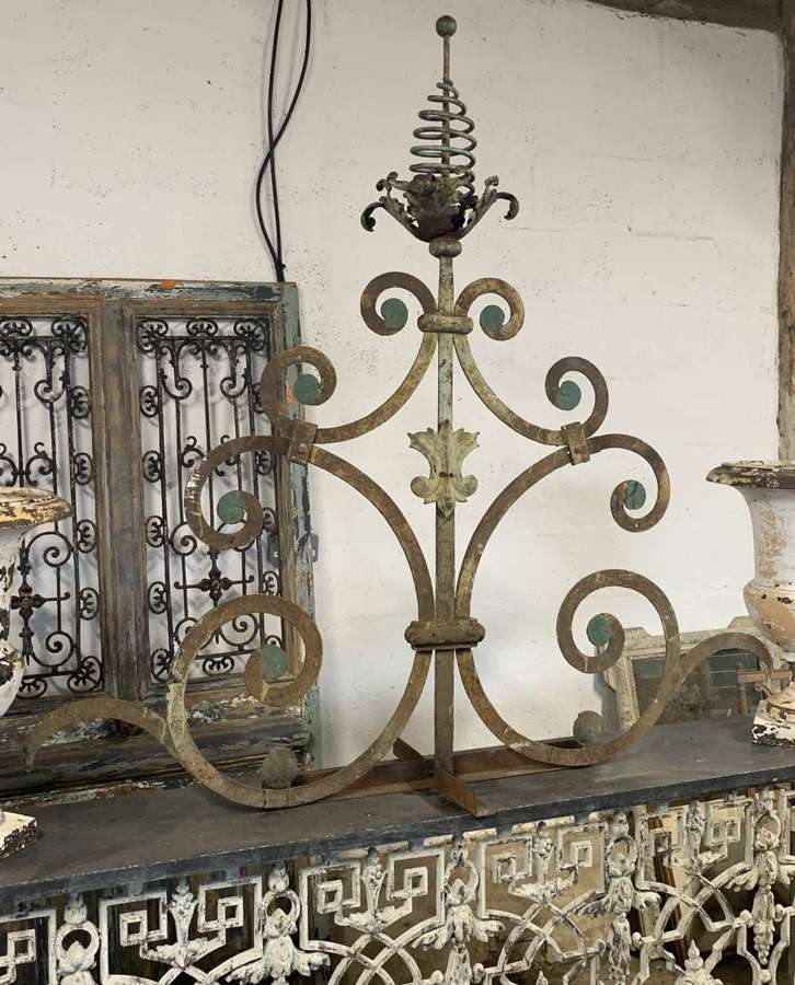 Decorative Wrought Iron Chateau Roof Decoration