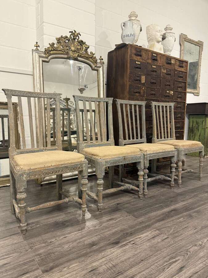 Set Of 19th Century Swedish Gustavian Dinning Chairs